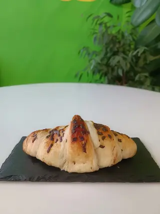 Croissant cu ciocolata 