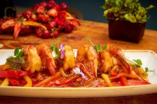 Creveti salbatici la wok cu legume