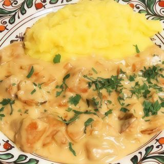 Ciulama de hribi cu mămăliguță