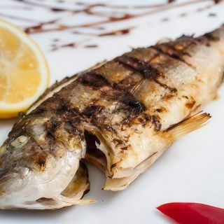 Dorada regală la grătar