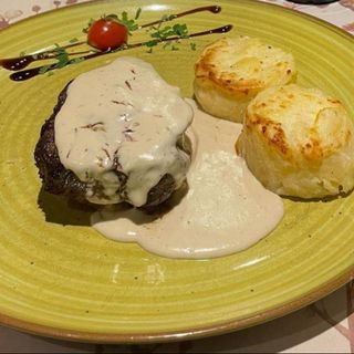 Muschi vita cu sos gorgonzola si cartof gratinat 450 g