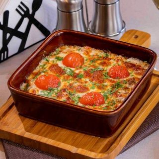 Gratin de somon cu ciuperci, cartofi si rosii cherry