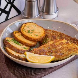 File de dorada in crusta de ierburi si cartof copt