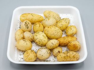 Cartofi copti cu marar