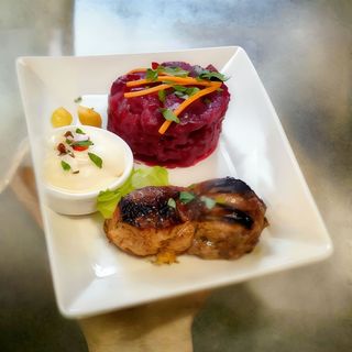 Salată sfeclă rosie cu hrean