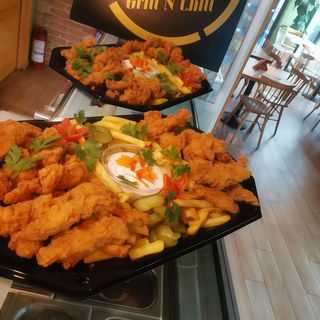 Platou chicken strips si cartofi prajiti