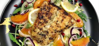 File de salău la grătar cu sos remoulade și cartofi nature