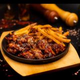 Aripioare de pui picante cu cartofi pai si maioneză