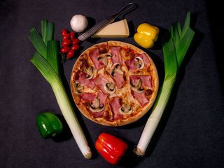 Pizza Prosciutto e Funghi