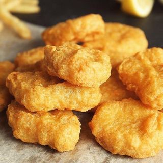 Meniu Nuggets pui + cartofi prajiti +sos maioneza usturoi