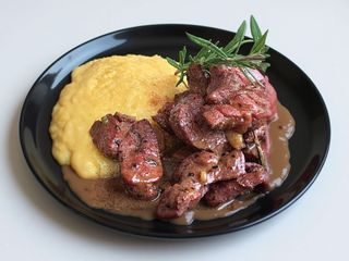 Pastrama Porc Tigaie Cu Mamaliguta  si mujdei