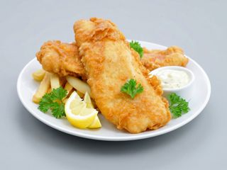 Fish&Chips + cartofi prajiti +sos maioneza usturoi