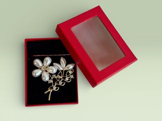 Martisor mare in cutie - MODEL ALEATORIU