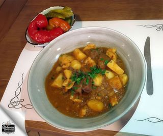 Gulas din ceafa de vita cu muraturi