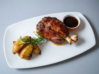 Stinco de porc in sos bbq