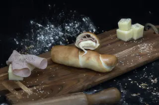 Covrig cu sunca si mozzarella