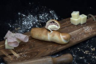 Covrig cu sunca si mozzarella