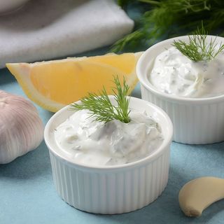 Sos de iaurt cu usturoi (de casă) 80ml.