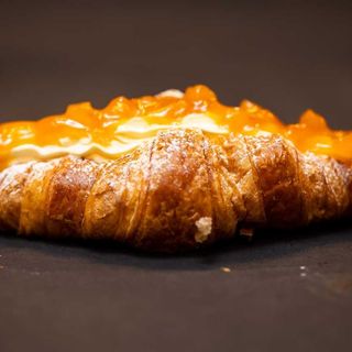 Croissant cu vanilie și mango
