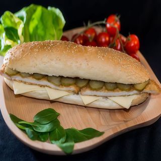 Sandwich snitel pui crispy