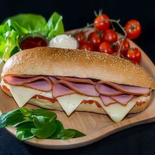 Sandwich sunca Praga si cascaval