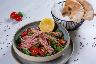 Insalata con tonno fresco 