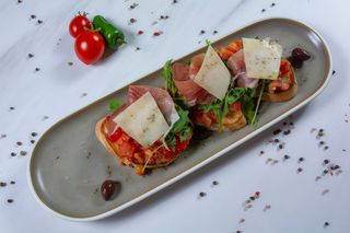 Bruschetta con prosciutto 