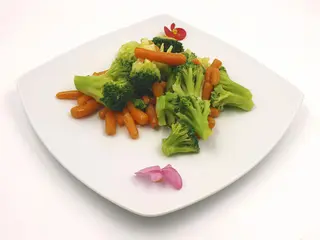 Brocolli si morcovi 