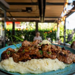 Ceafa de porc haiduceasca cu piure de cartofi 350 gr