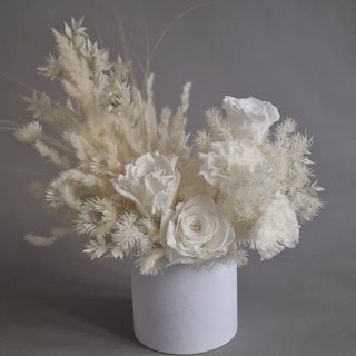 Aranjament cu Flori Criogenate ”Eternul Alb II”