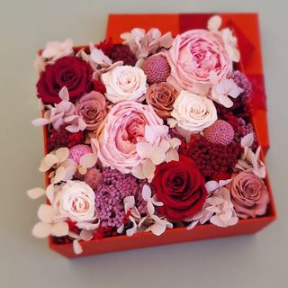 Cutie cu Trandafiri Criogenati