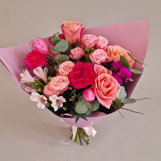 Buchet cu Trandafiri in tonuri de Roz