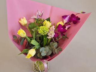 Buchet cu Lalele si Dendrobium + CADOU PRALINE RAFAELLO 40 G