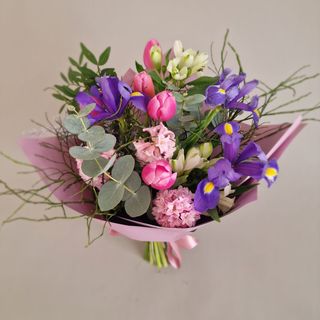 Buchet cu Flori de primavara la Aegerea Floristului