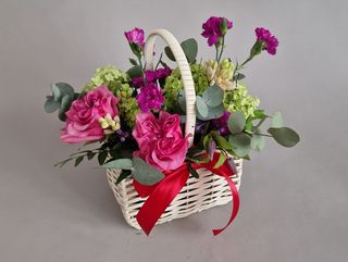 Cosulet Ratan cu Trandafiri si Viburnum