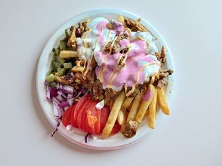 Shaorma cu pui grill la farfurie