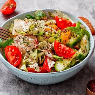 Pulpă dezosată la jar și salată fatoush