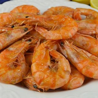 Creveti întregi la wok