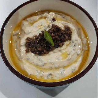 Hummus cu trufe -