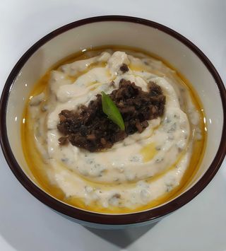 Hummus cu trufe