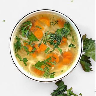 Supa de pui cu taitei --