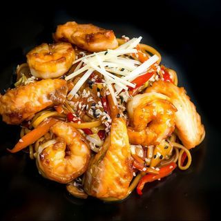 Udon cu somon si creveti