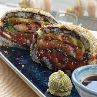 Sushi Burger cu somon si creveti