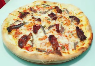 Pizza cu rosii seci si ansoa Ø 32cm