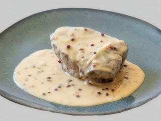 Muşchi de vită în sos gorgonzola