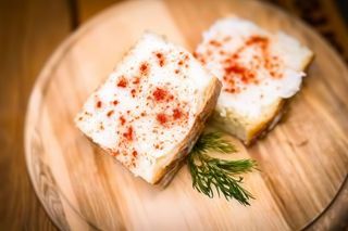 Pâine de casă cu untură și boia dulce