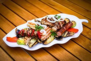 Mix grill pentru două persoane înfometate