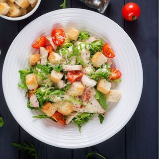 Salata vegetala cu crutoane (de post)