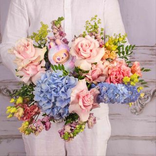 Buchet de toamna colorat si monstrulet mov