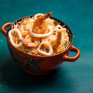 Noodles srilankez cu fructe de mare